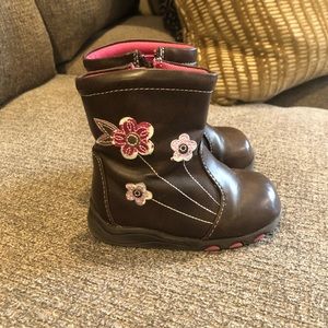 Toddler size 4 boots